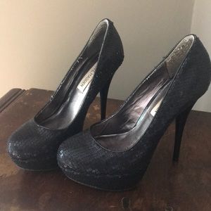 STEVE MADDEN BLACK SEQUIN HEELS-size 6